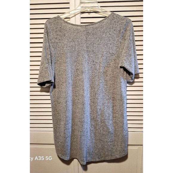 Super Soft Gray V-Neck Plush High-Low T-Shirt By Torrid Size 2 - Picture 3 of 3